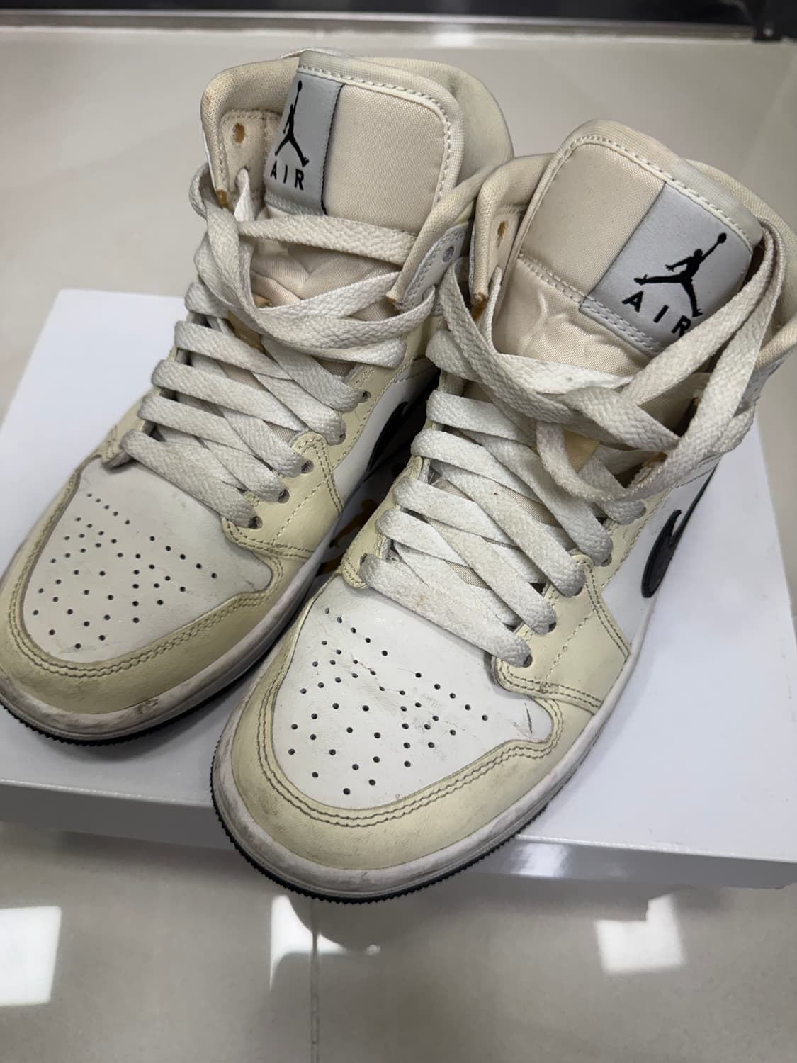 나이키 조던 1 미드 코코넛 밀크 220 상품이미지4