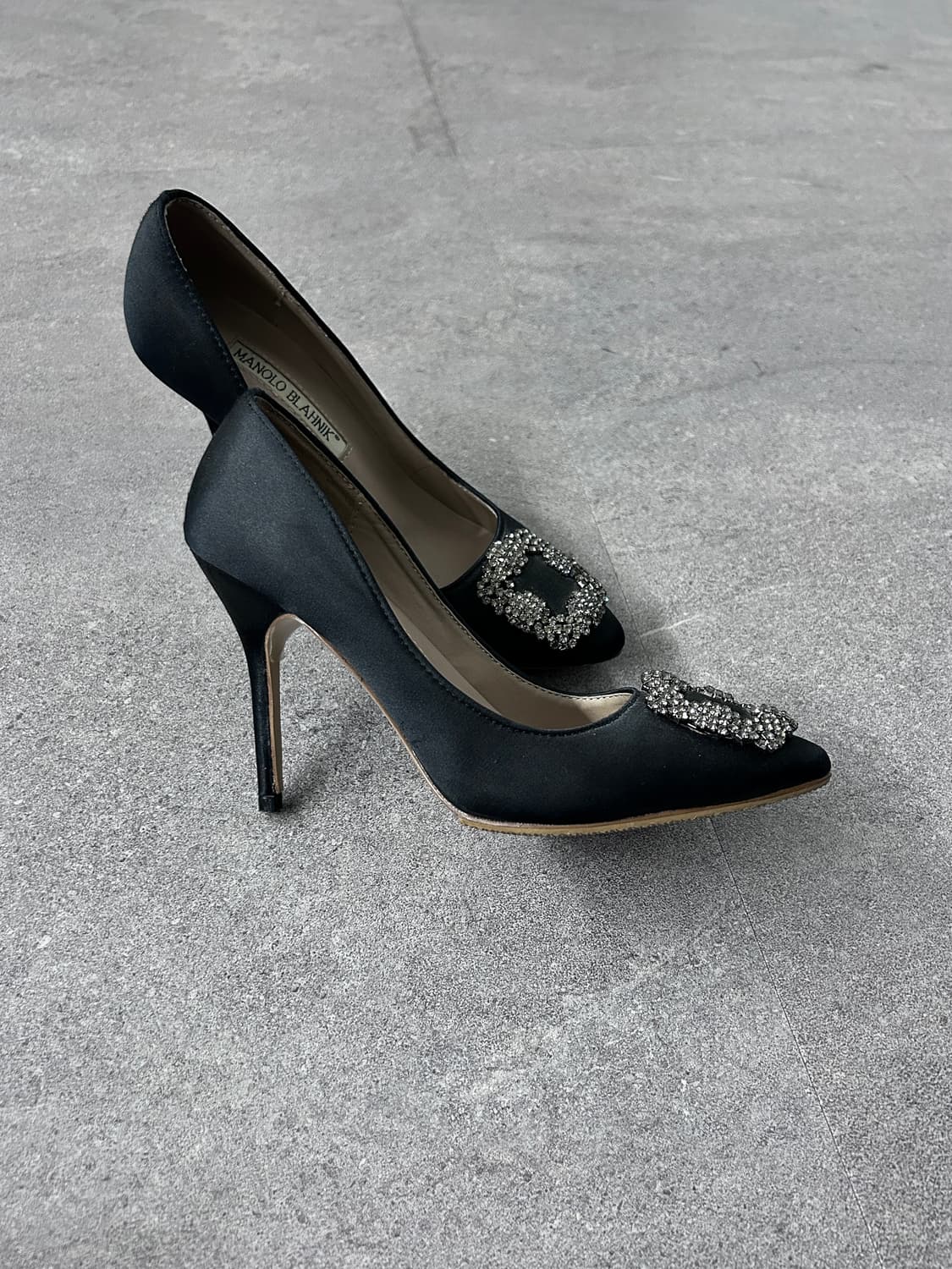 Manolo Blahnik 행기시 사틴 크리스탈 펌프스 상품이미지4