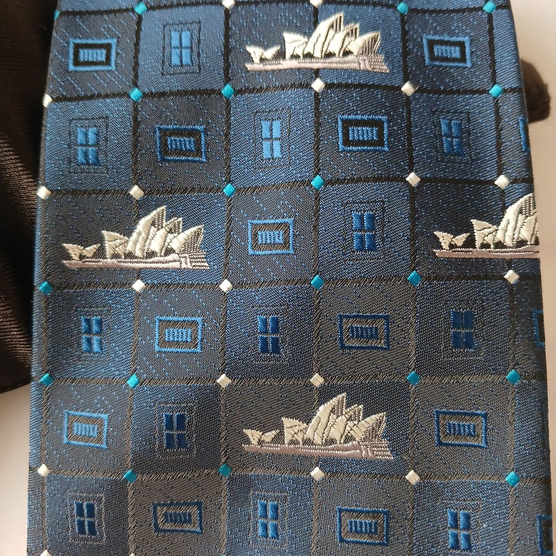 프리빌리지 네이비 오페라 하우스 넥타이 9.6cm A+등급 K19185
 상품이미지5