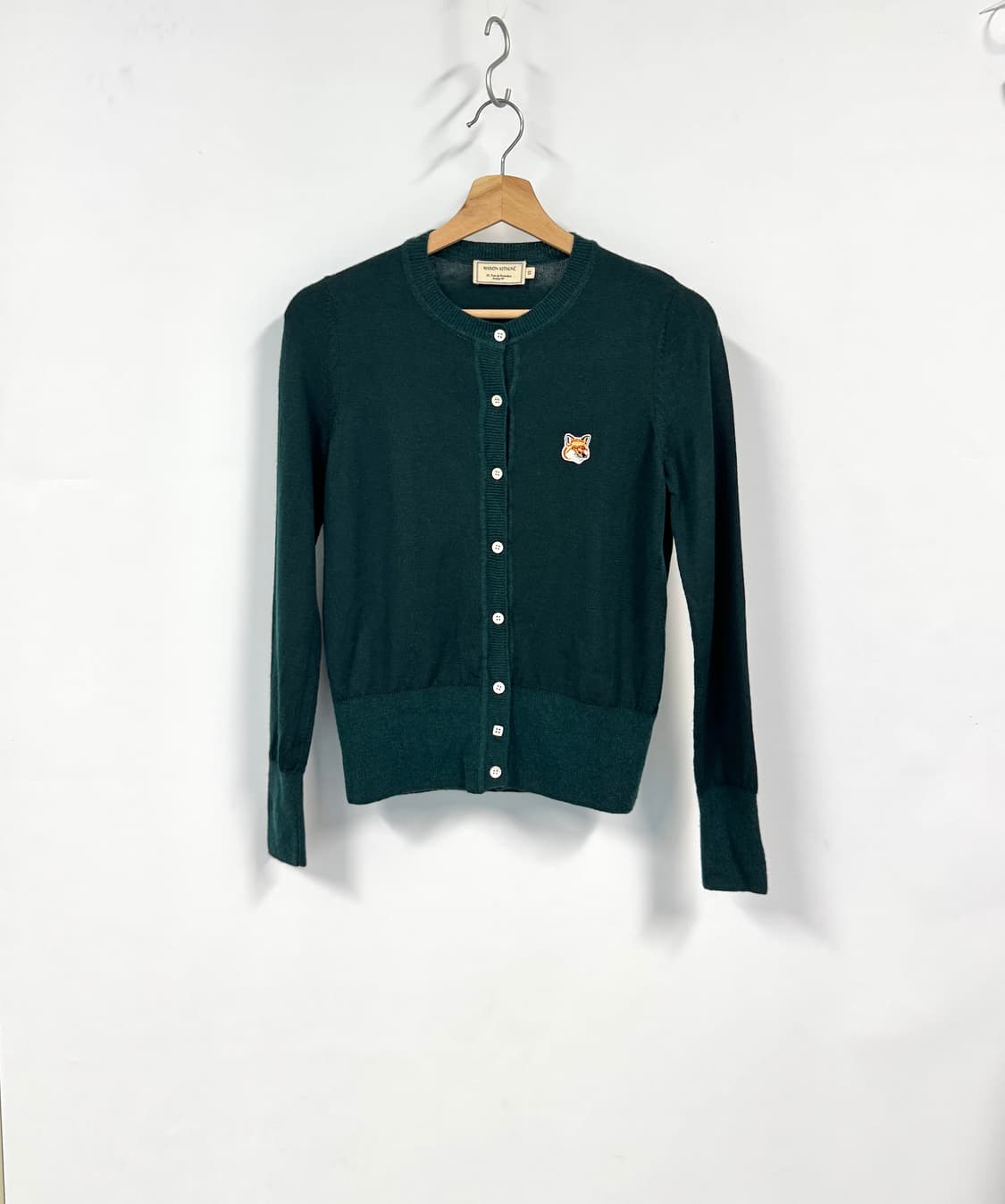 MAISON KITSUNE 메종 키츠네 딥그린 폭스 헤드패치 라운드넥 울 상품이미지1