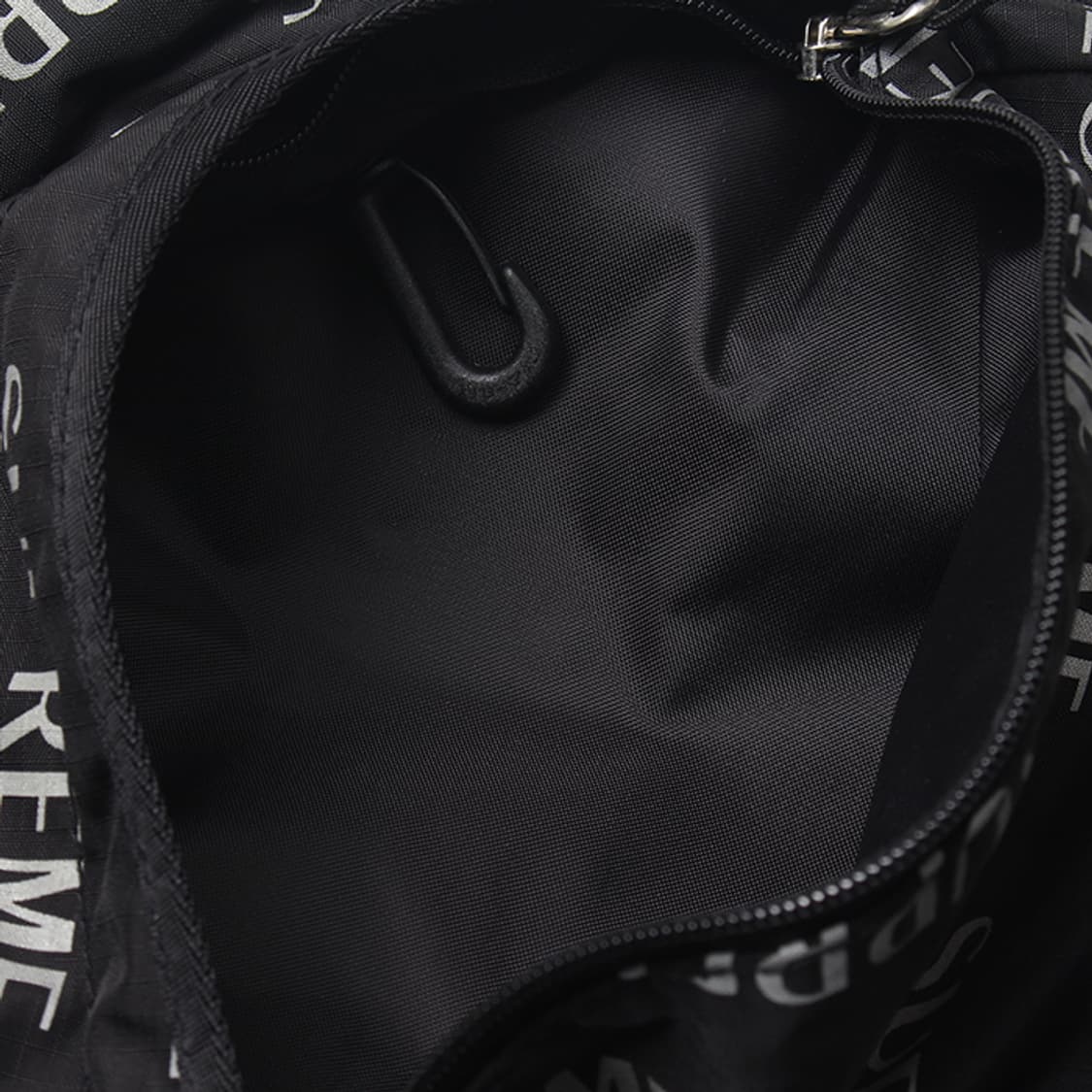  SUPREME "Black Bag Pack" 상품이미지5