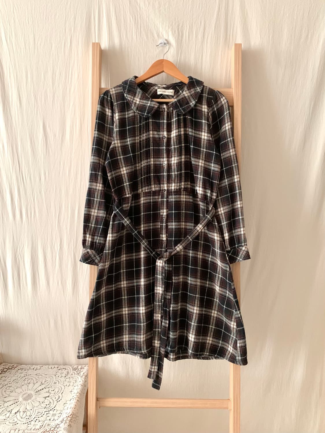 브라운 체크 핀턱 둥근카라 모리 원피스 상품이미지1