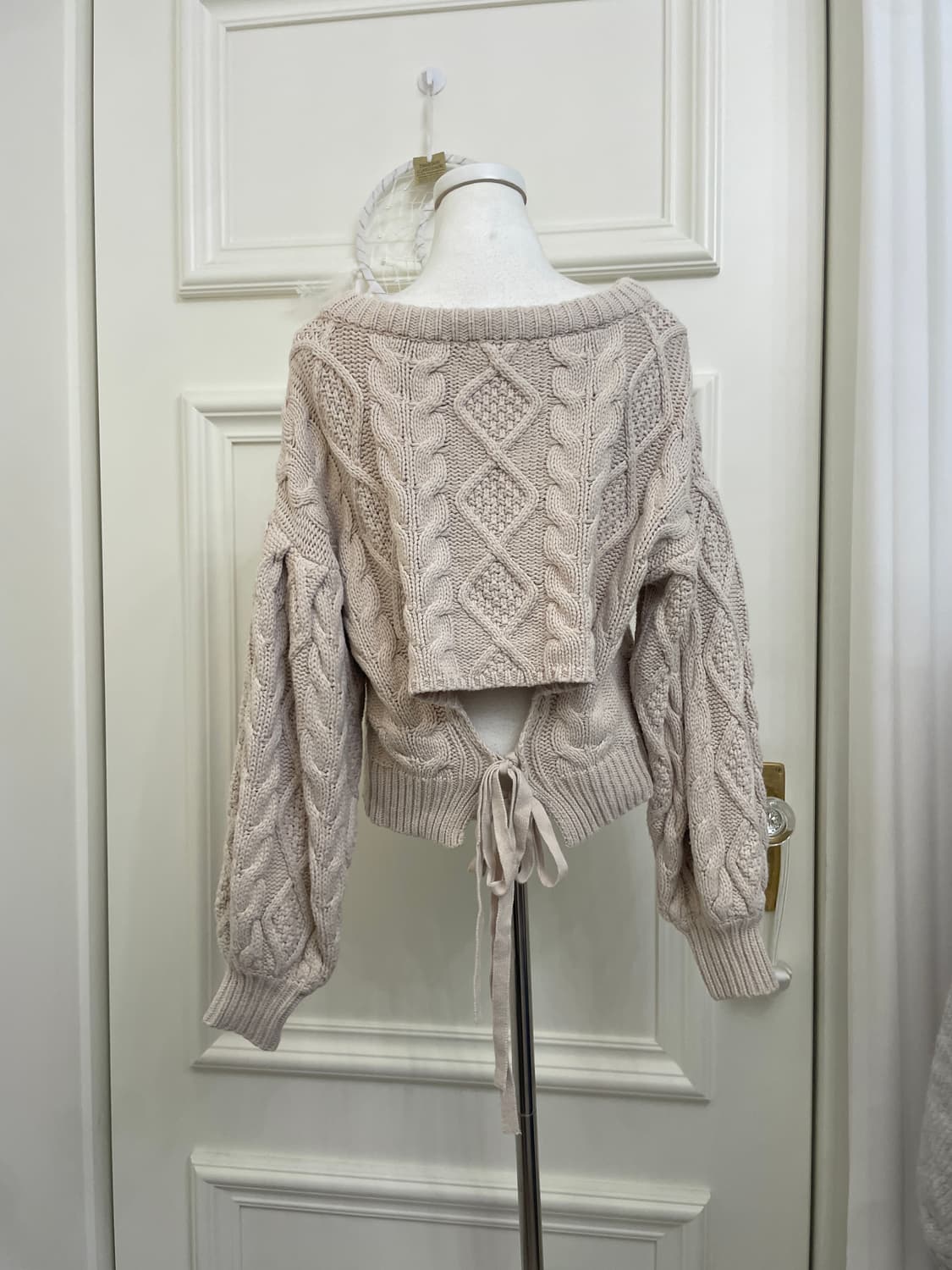 pink ivory twist back bow crop sweater 상품이미지3