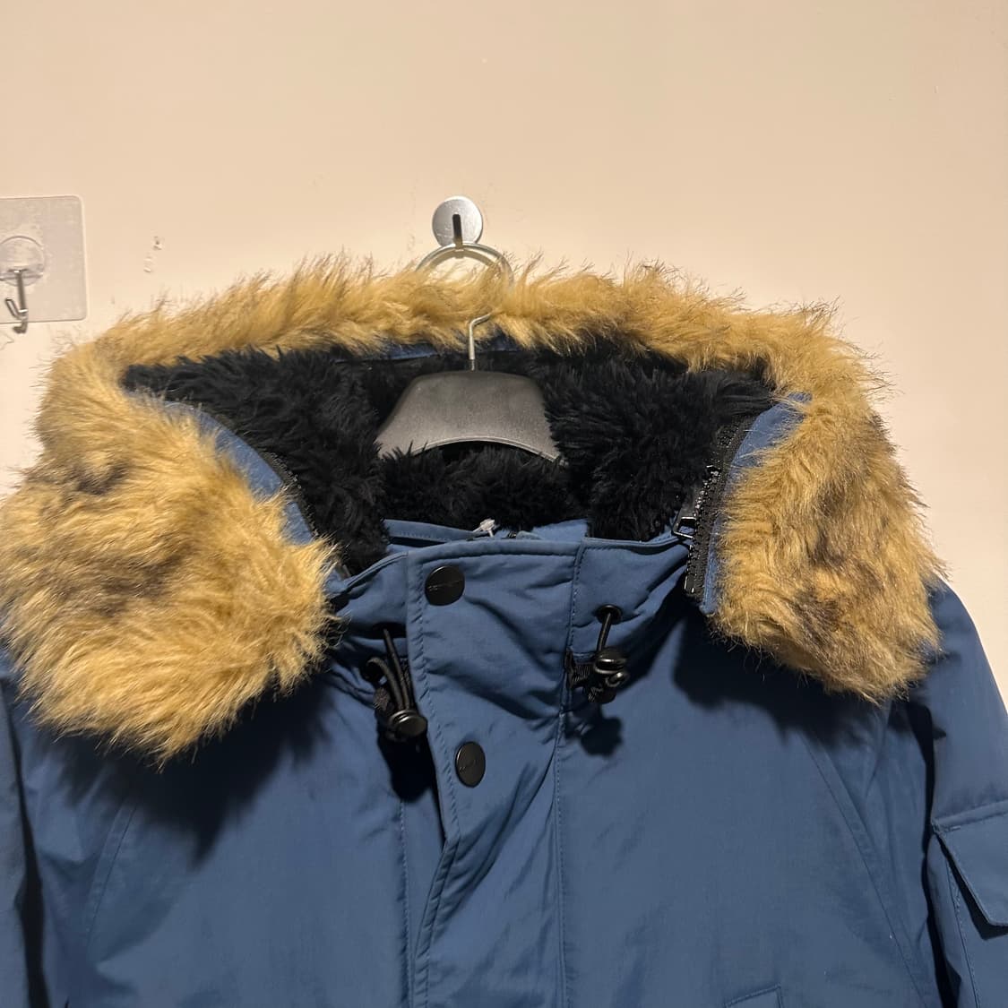 칼하트 블루 퍼 후드 패딩  상품이미지2