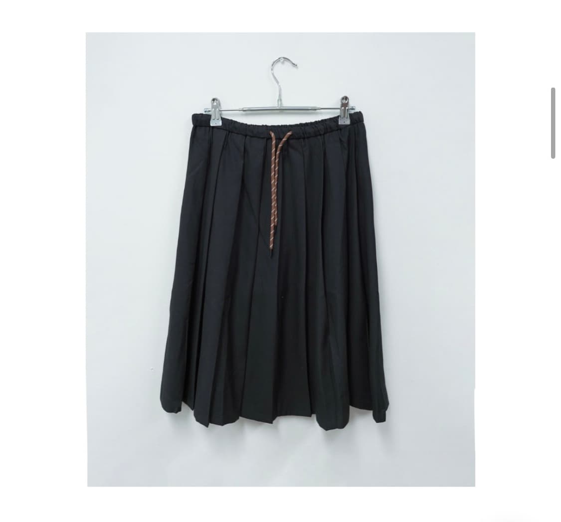 피에브레 클래식 플리츠 미디 스커트  상품이미지2