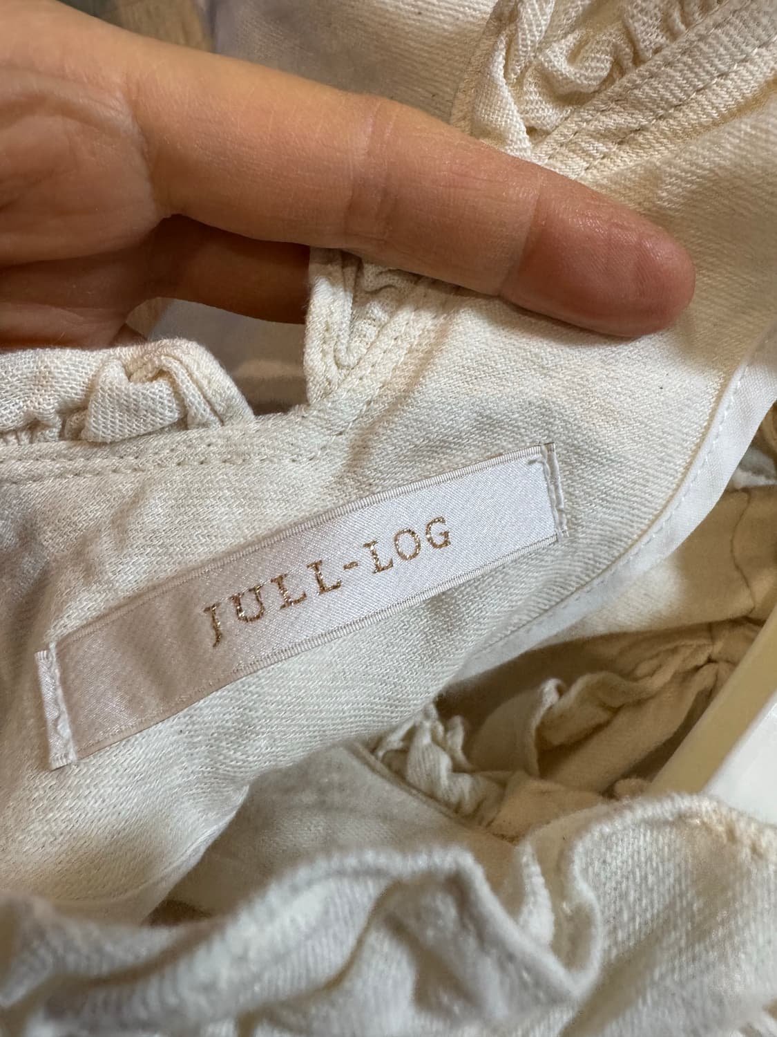 jull log 줄로그 25ss 프릴 점프수트 상품이미지4