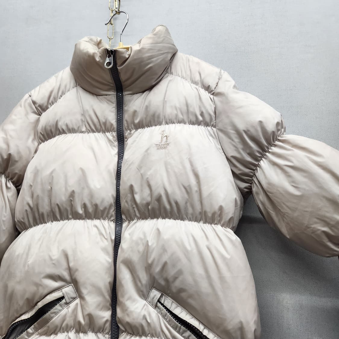 헤지스 스포츠 아머패치 로고 덕다운 패딩 L 상품이미지2