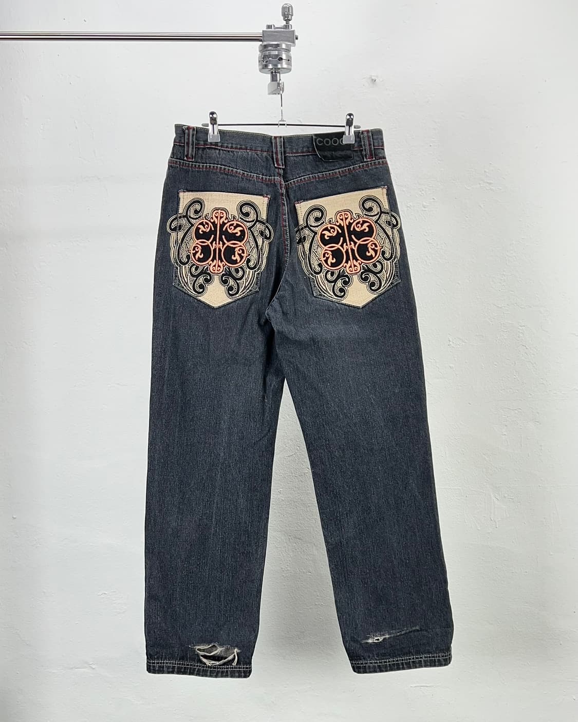 쿠지 오리엔탈 자수 디스트레스드 가먼트 워시 데님 팬츠 상품이미지1