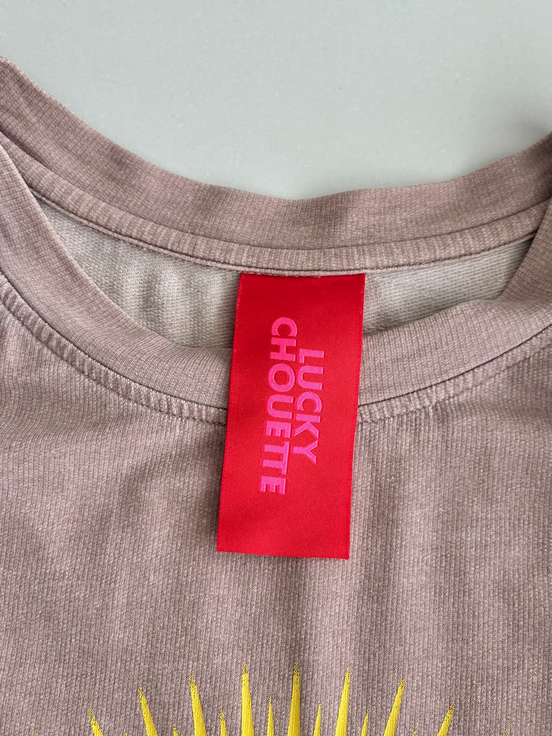 F) 럭키슈에뜨 반팔 티셔츠 핑크베이지 상품이미지4