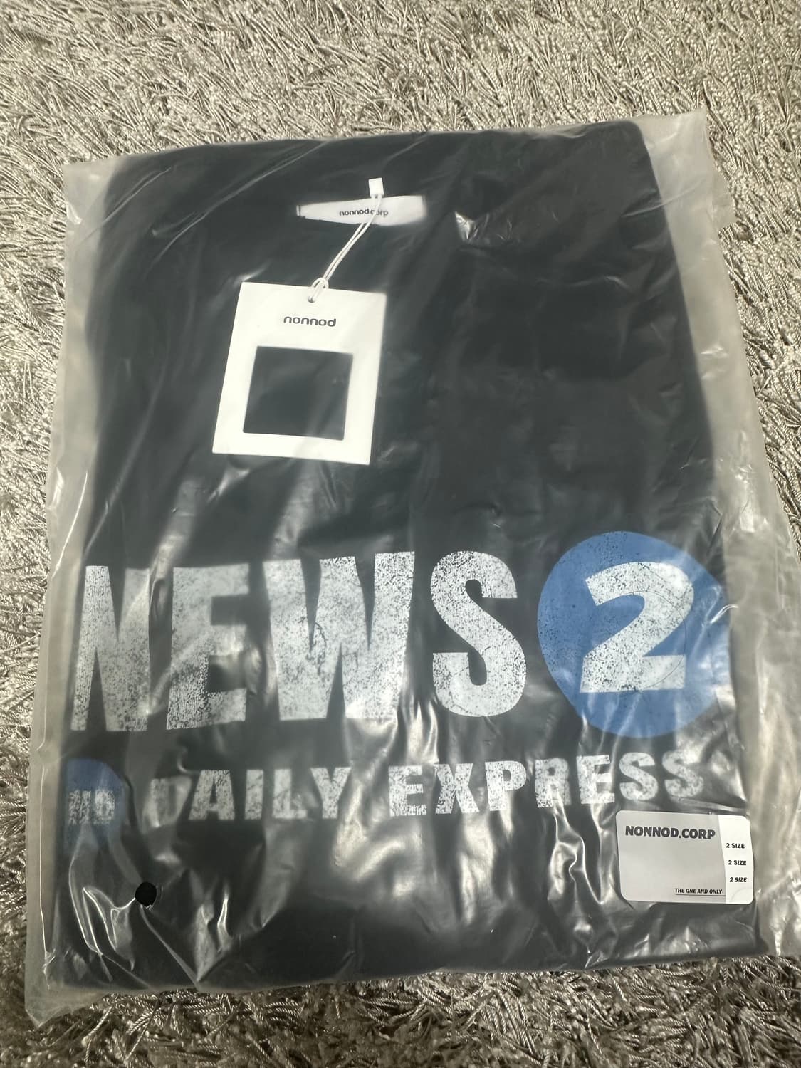 [2] 논노드 퍼커링 뉴스 반팔 티셔츠 블랙 상품이미지1
