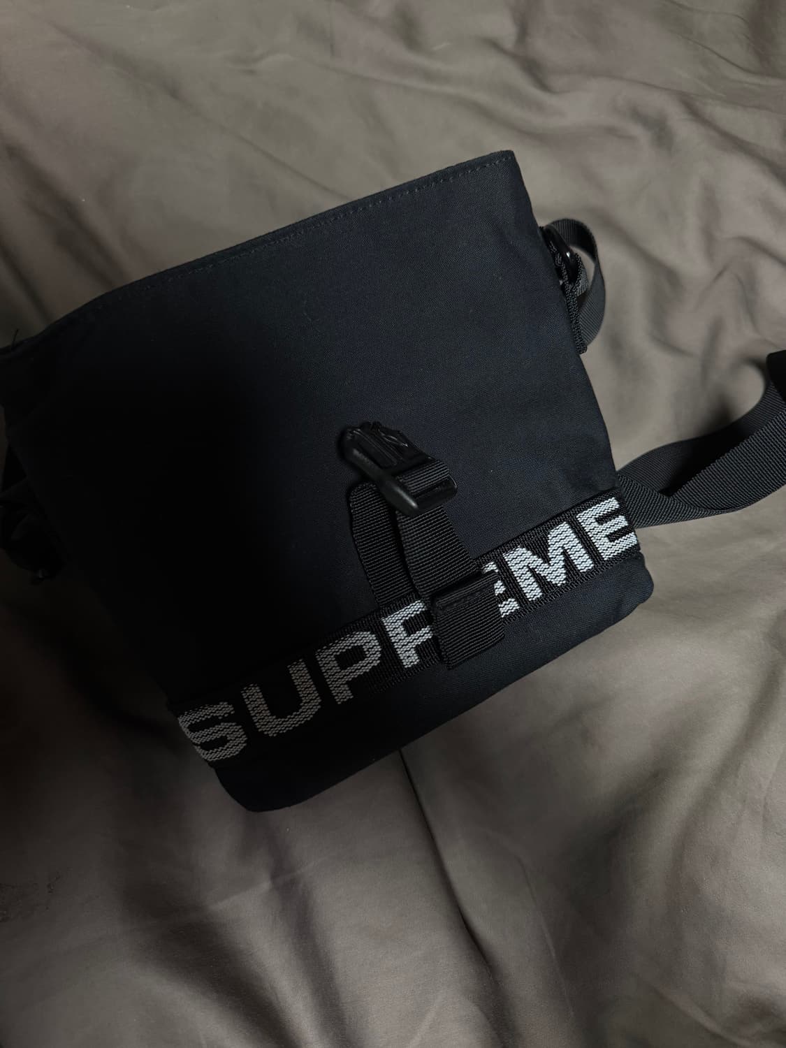 슈프림 필드 사이드 백 블랙  상품이미지1