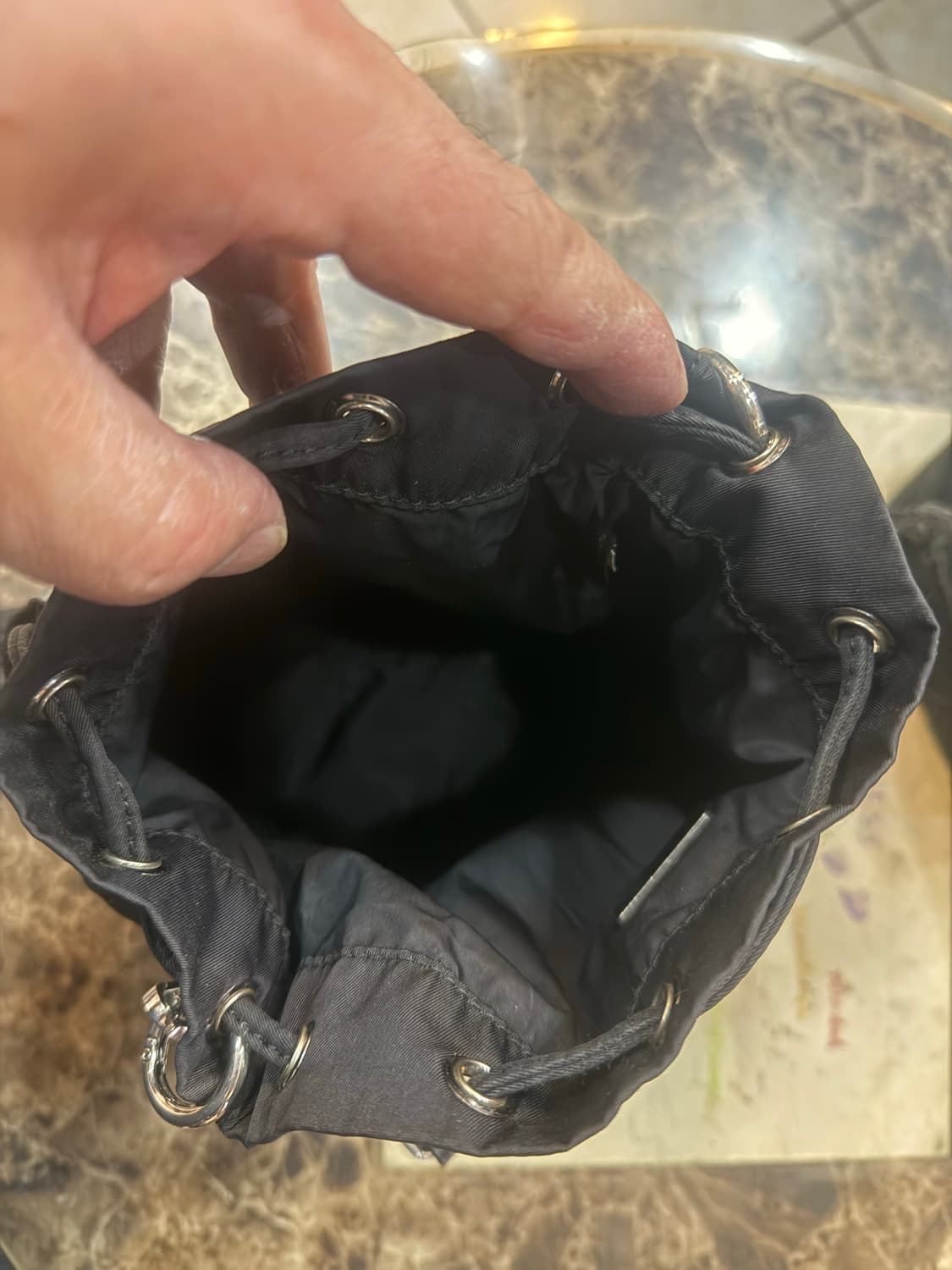 정품 프라다 나일론 파우치 버킷백 팝니다 상품이미지7