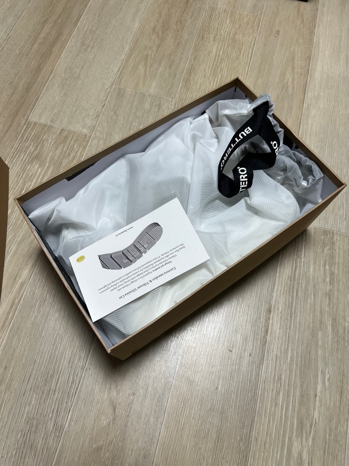 [새상품]41 부테로 카레라 크랙 화이트 스니커즈 레더 상품이미지8