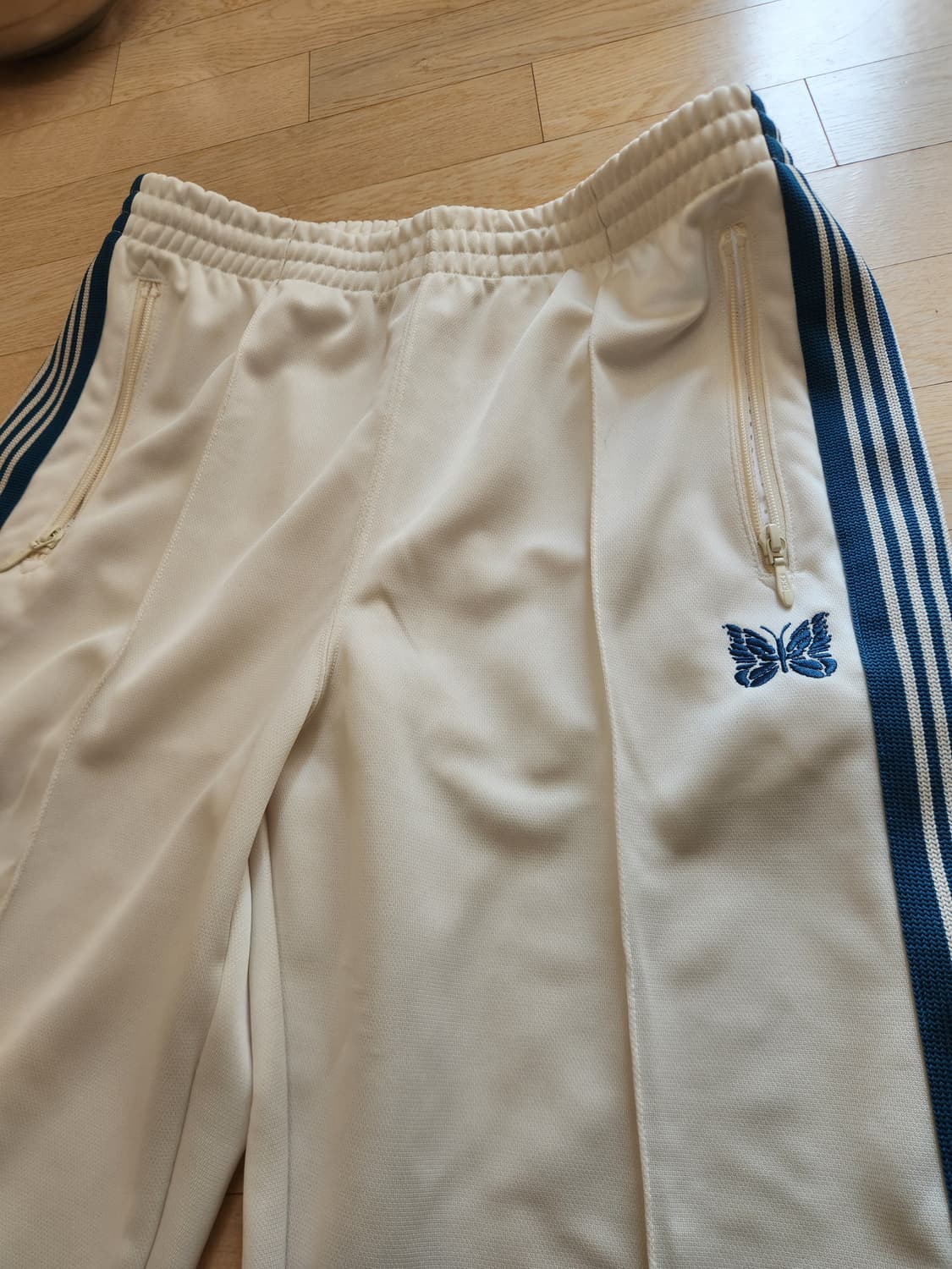 니들스 LHP 스트레이트 트랙팬츠 팝니다 상품이미지1