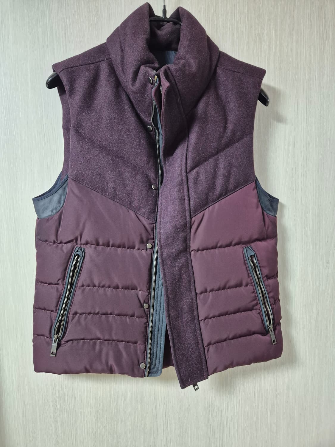 솔리드 옴므 우영미 가죽 배색 캐시미어  다운 베스트 95 상품이미지1