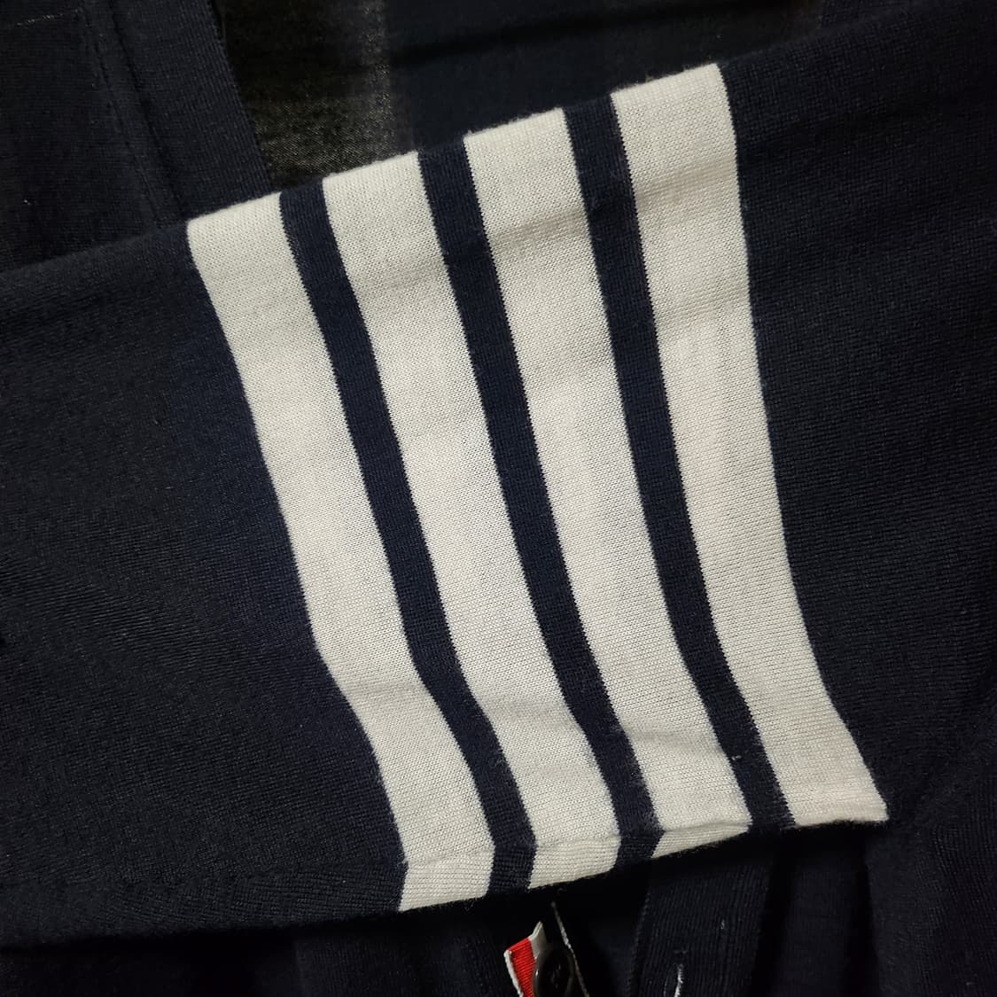 톰브라운 사선완장 메리노 울 가디건 4사이즈 네이비 상품이미지3