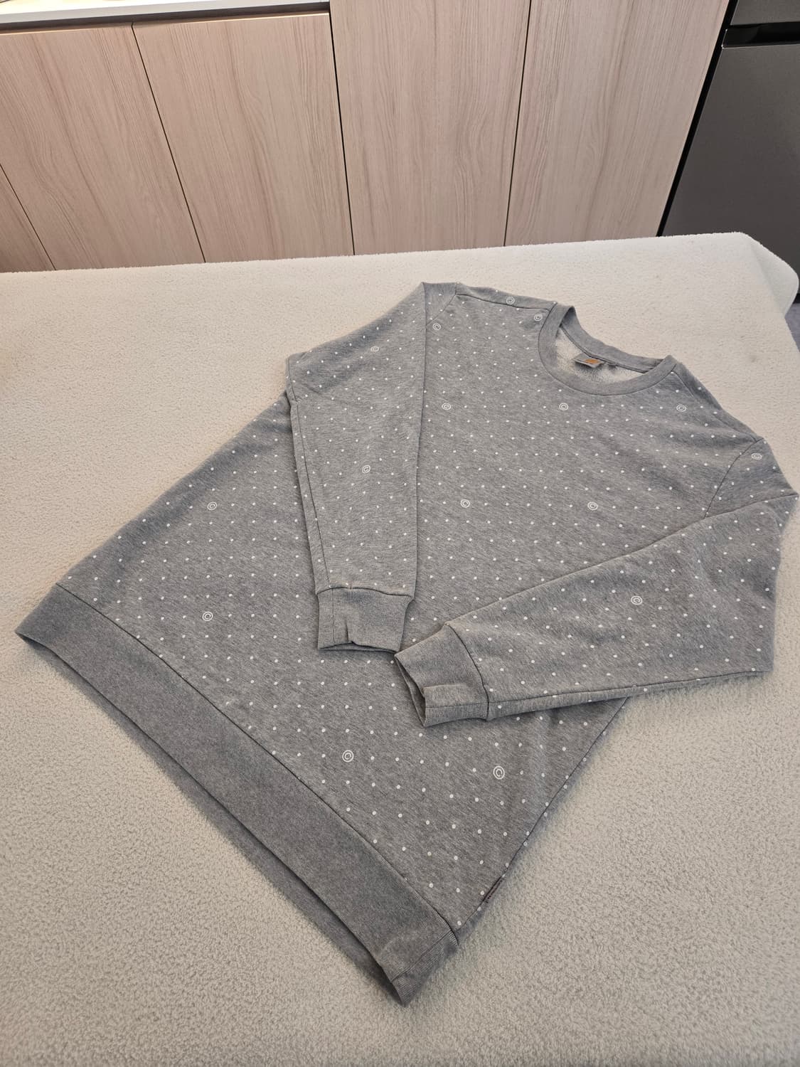 칼하트 C로고 땡땡이 맨투맨 티셔츠 XL 상품이미지1