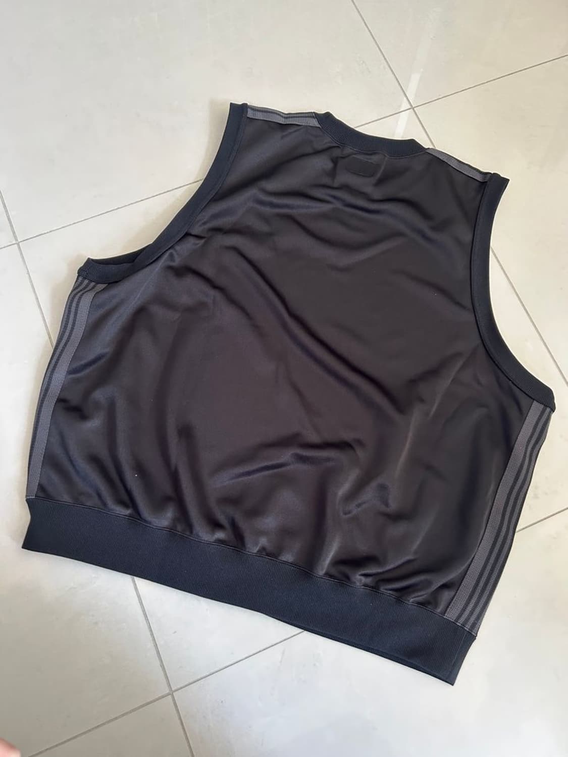 SLEEVELESS TRACK CREW NECK 민소매 트랙 크루넥 상품이미지2