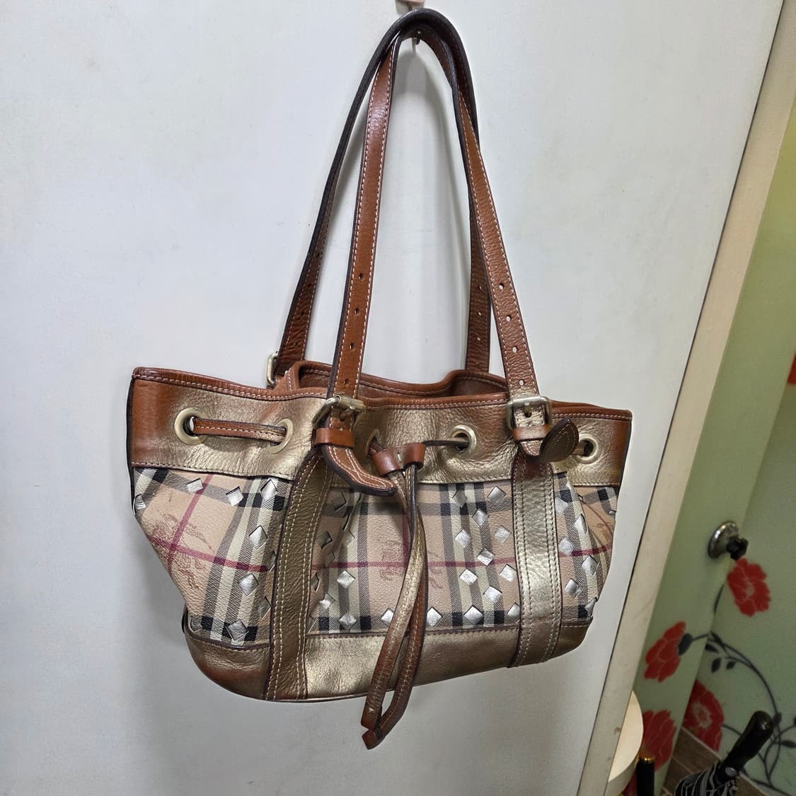 버버리 버킷 숄더 상품이미지1