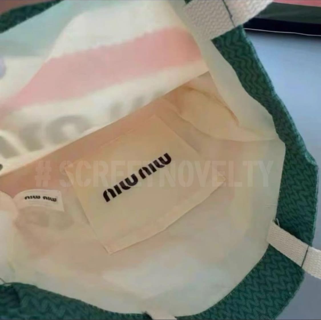 미우미우 뷰티 스트라이프 에코백 기프트백 그린 상품이미지9