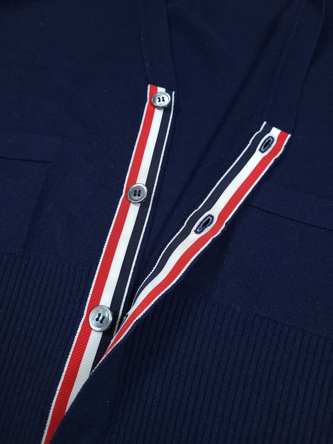 톰브라운 4바 캐시미어 가디건 네이비 상품이미지6