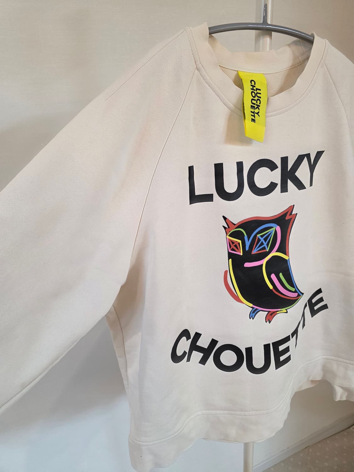 럭키슈에뜨 맨투맨 티셔츠 아이보리 상품이미지3