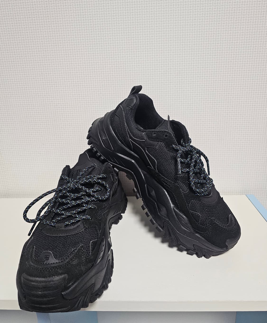 휠라  올블랙  운동화 250 상품이미지1