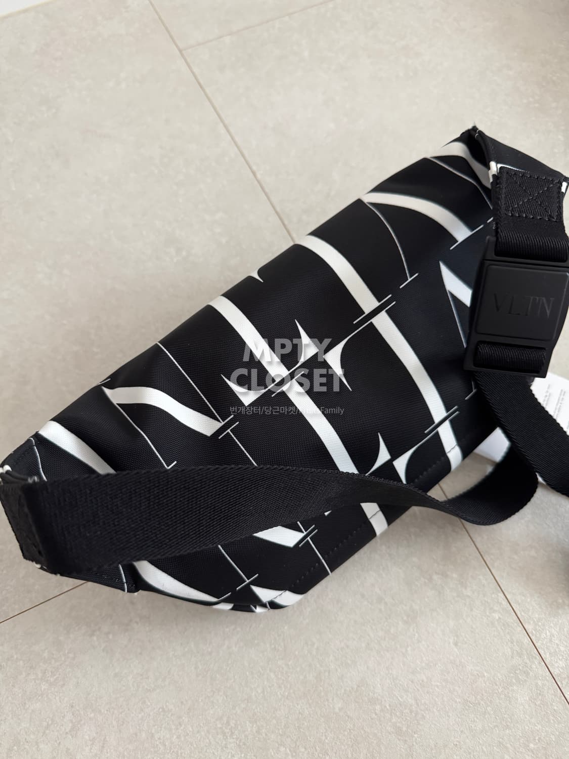 발렌티노 Times 로고 범백 벨트백 상품이미지5