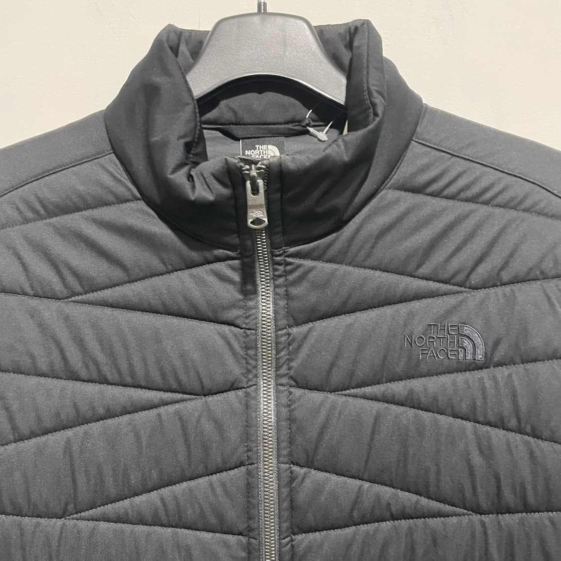 노스페이스 블랙 경량패딩 상품이미지3