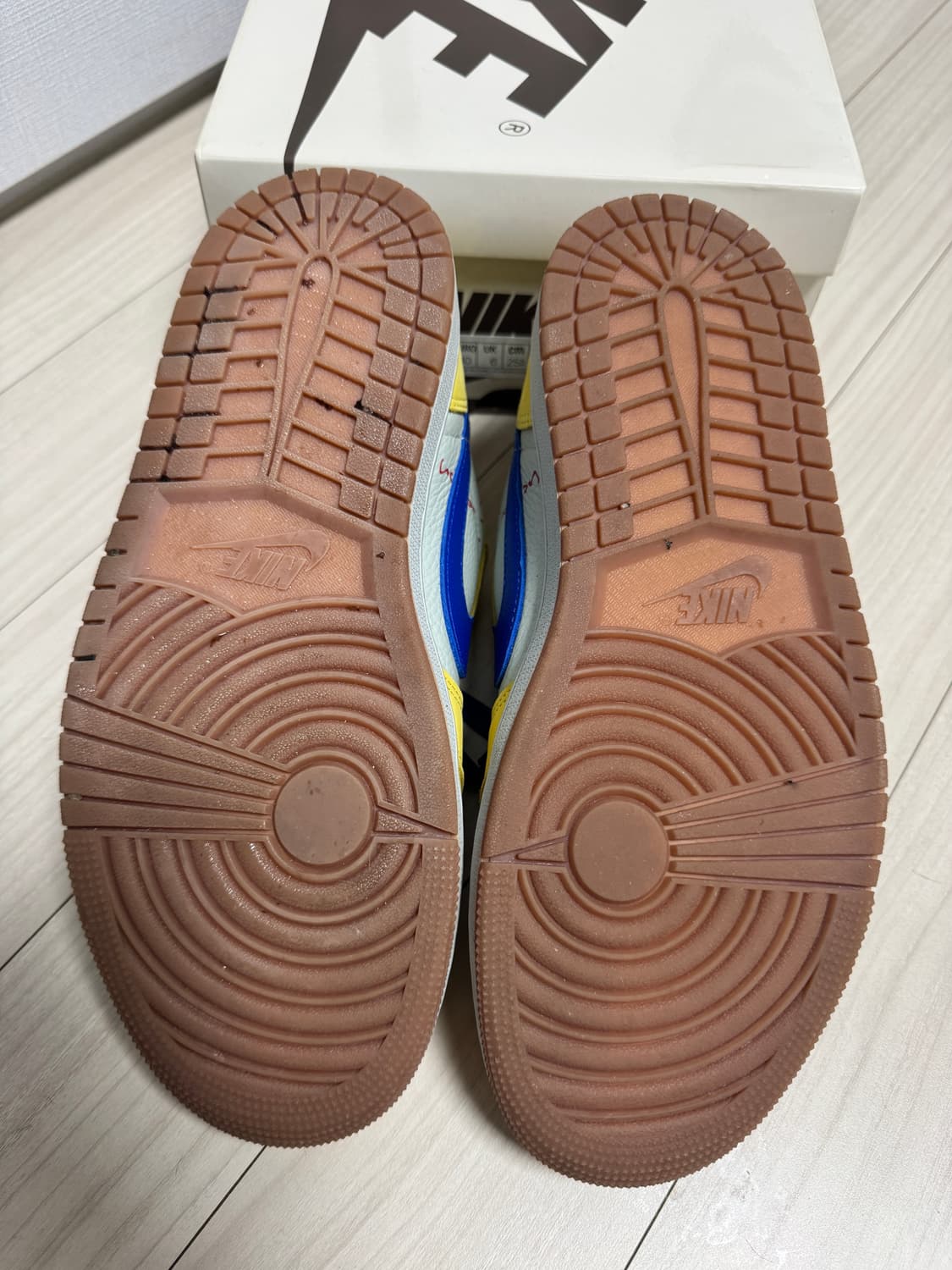 트레비스스캇 조던1 로우 카나리 상품이미지6