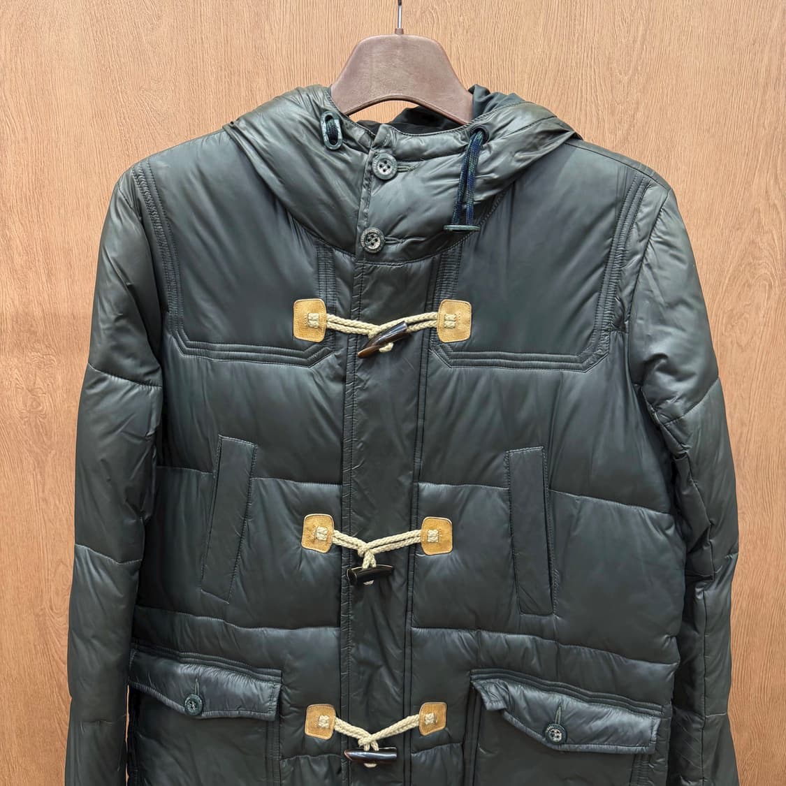 디젤 후드 패딩 자켓 더플 토글 버튼 퀄팅 플랩 포켓 퀄팅 디테일 카키 상품이미지4