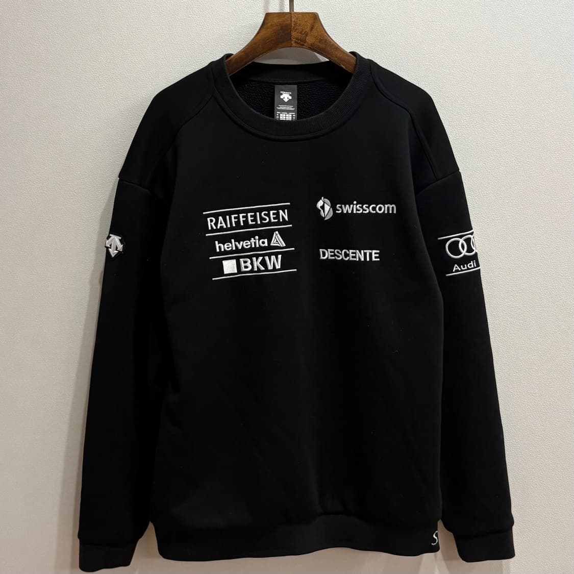 데상트 스위스 스키팀 기모 맨투맨 95 상품이미지1