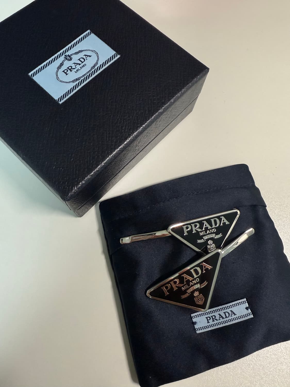 프라다 삼각로고 헤어핀 풀박스(정품) 상품이미지1