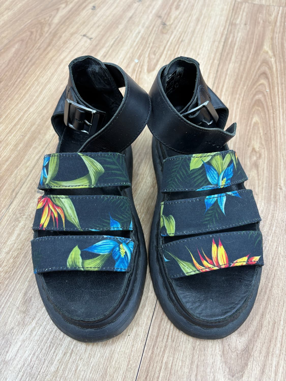 닥터마틴 샌들 상품이미지1