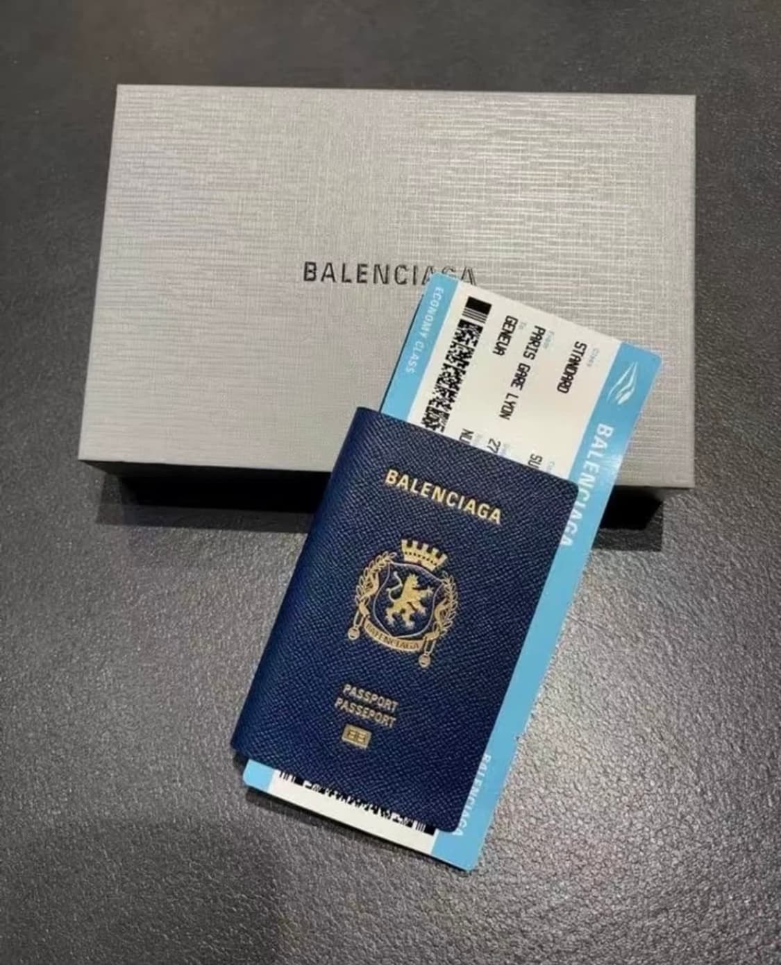 발렌시아가 패스포드 지갑 상품이미지1