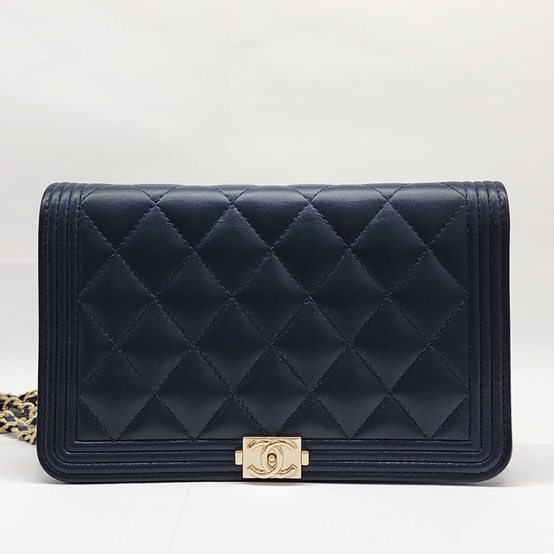 샤넬 네이비 램스킨 금장 보이 WOC 크로스백 A80287 상품이미지1