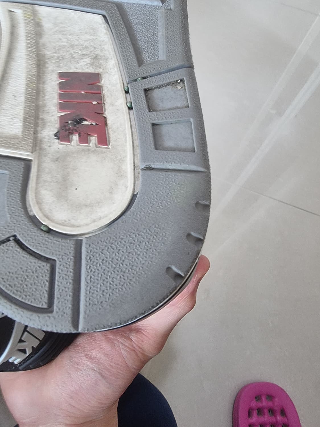 조던 3 블랙시멘트 레트로 280사이즈 입니다!
2024년 스니커헤드들의 상품이미지9