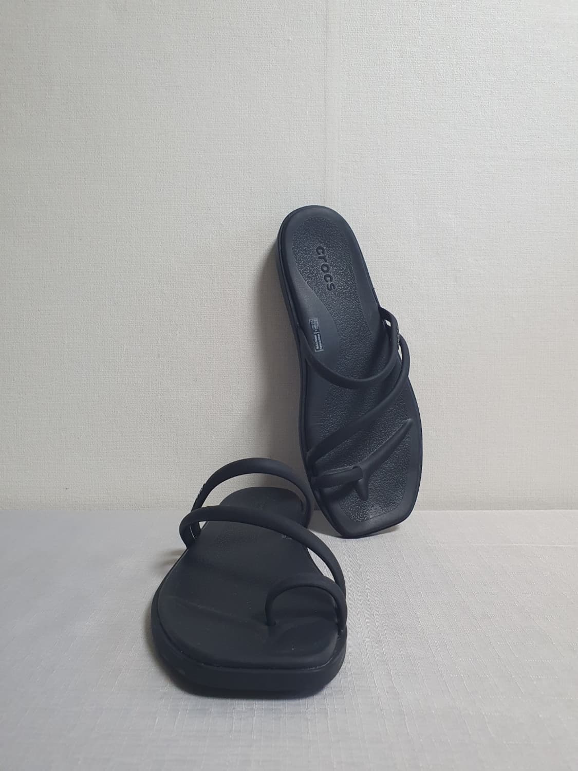 250mm 크록스 마이애미 토우 루프 샌들 블랙 상품이미지2