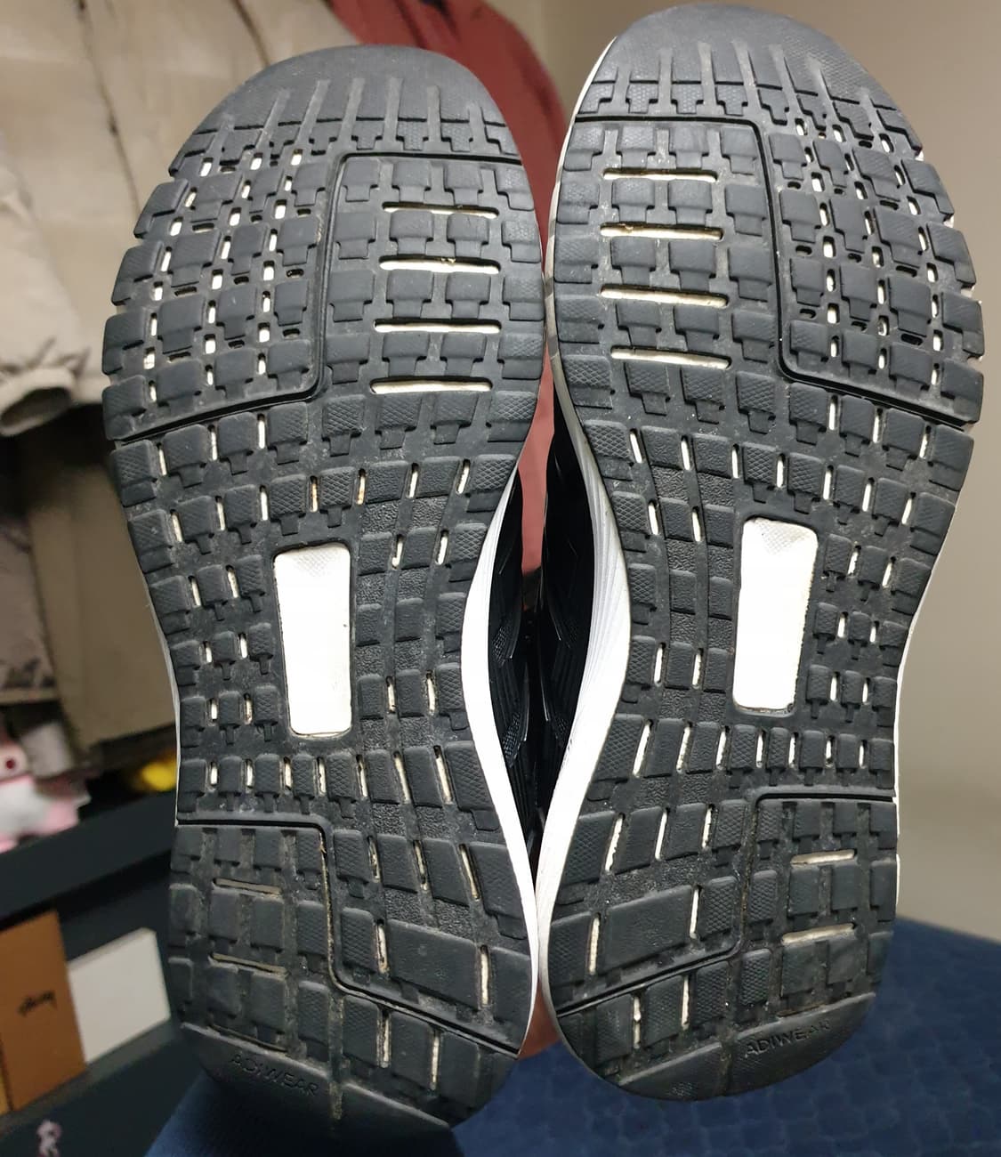 아디다스 듀라온 8 검/빨 런닝화 (250) 상품이미지4