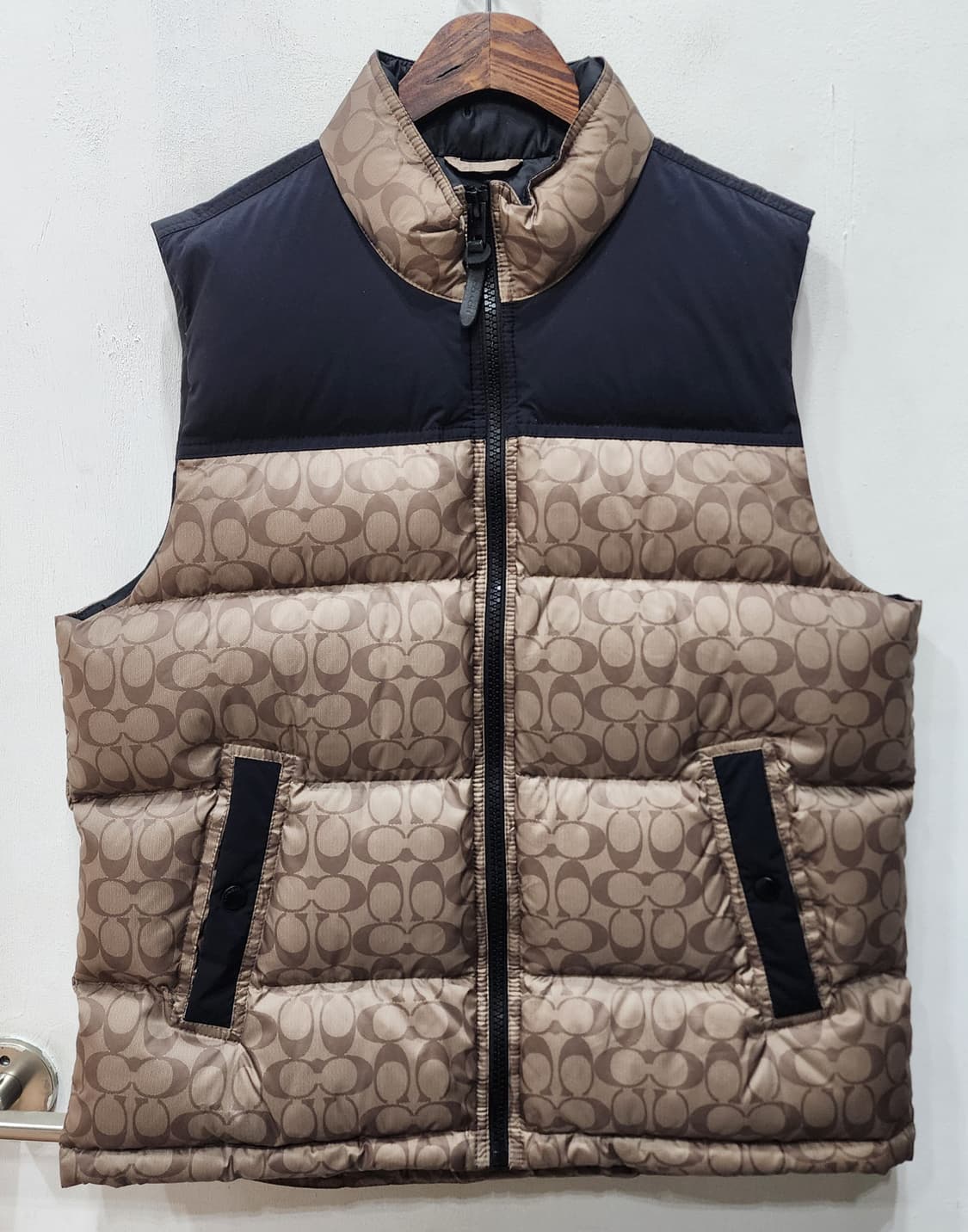 코치 시그니처 남성 패딩 조끼 라지 상품이미지1