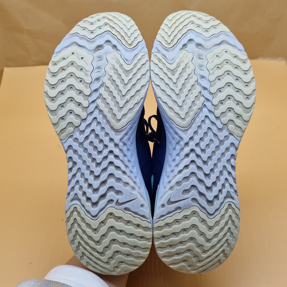 나이키 오디세이 리액트 플라이니트 런닝화245  상품이미지3