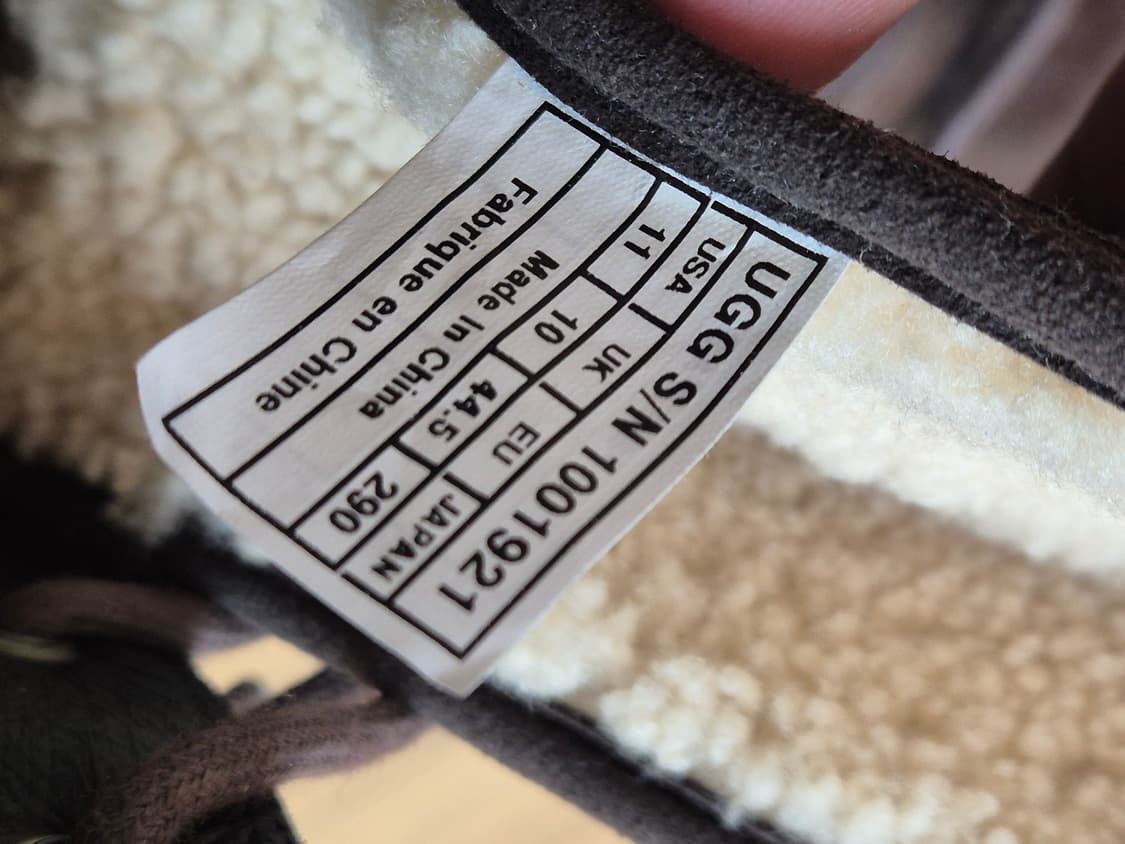 UGG 브라운 색상 레이스업 부츠입니다. 사진에서 보시다시피 전체적으로  상품이미지9