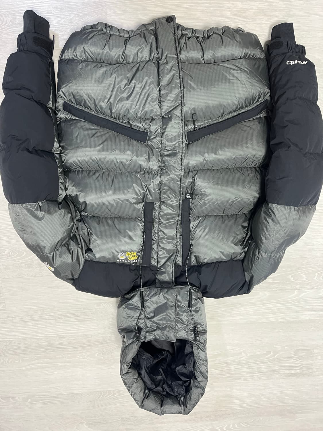 마운틴하드웨어 구스다운 패딩 100 상품이미지1