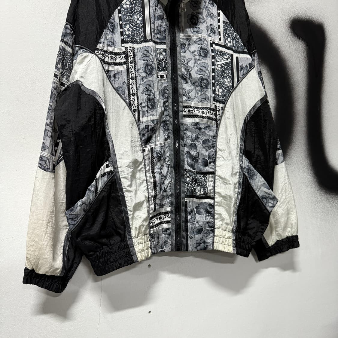 나이키 올드스쿨 플라워 자카드 풀 패턴 윈드브레이커 자켓 상품이미지4