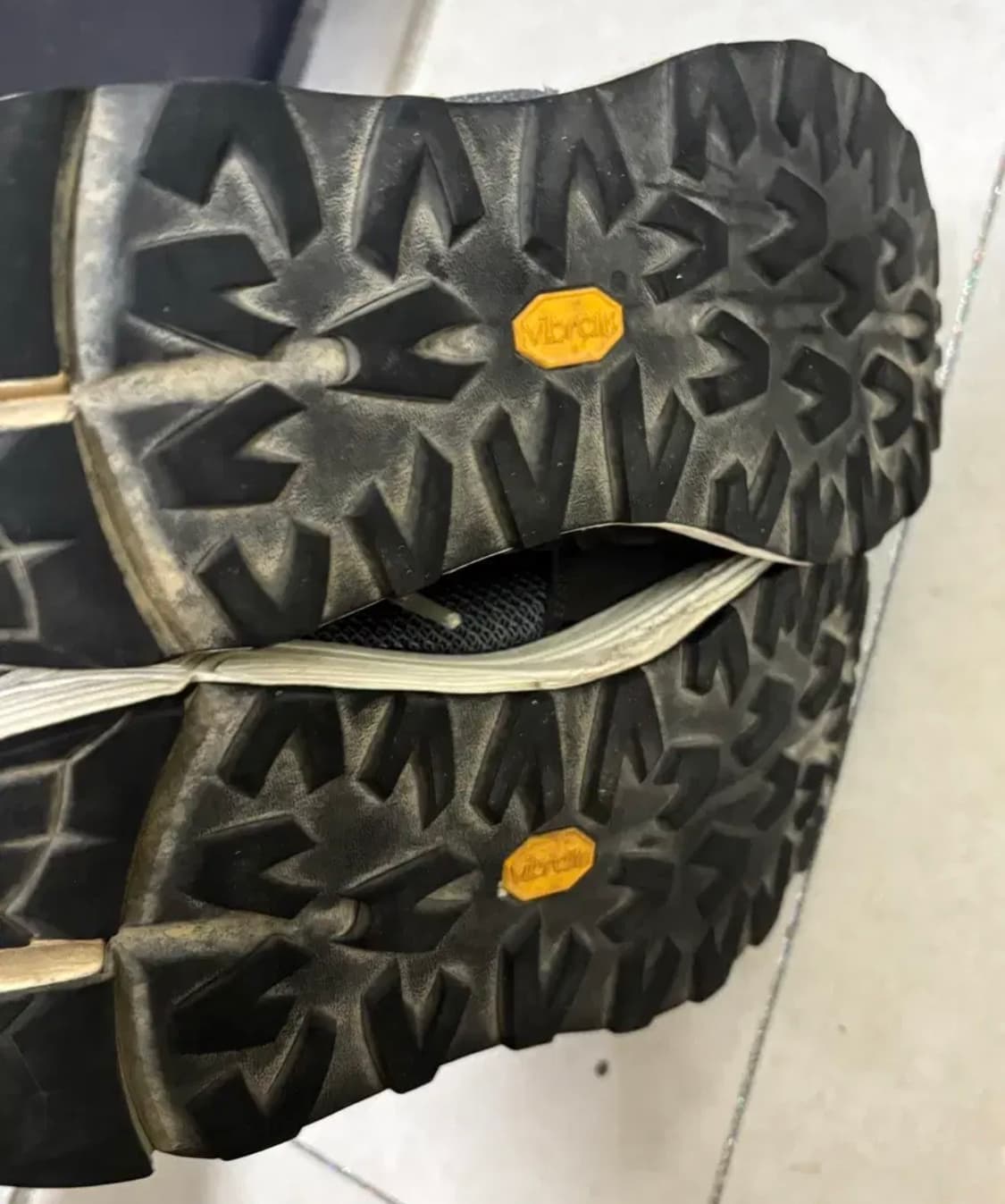 아워레가시 모노러너 275 브라운 차콜 상품이미지4