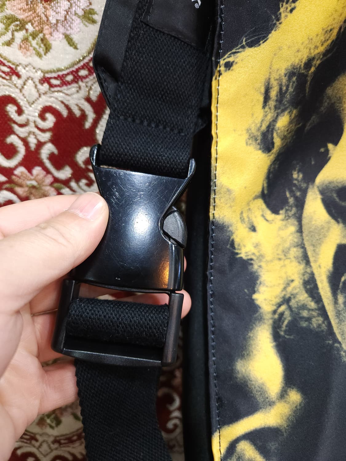 이스트팩 x 라프시몬스 포스터 크로스 바디 숄더백
​ 상품이미지4