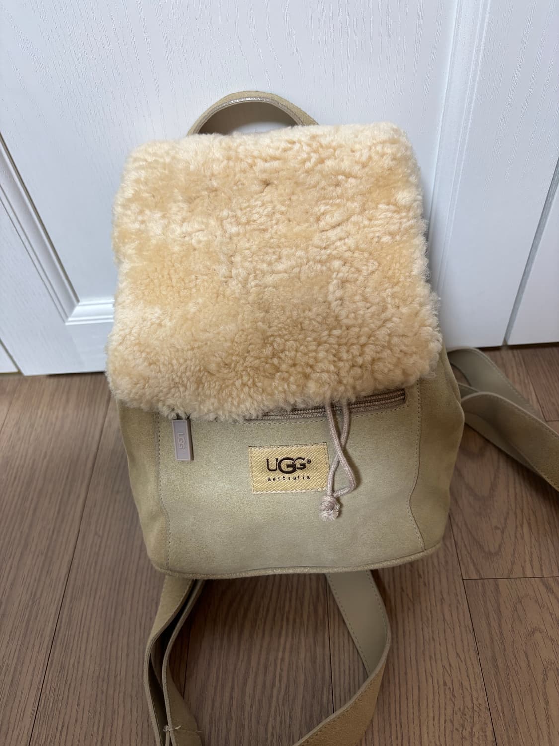 시착만 한 어그 양털 스웨이드 백팩 라이트카키.갸루. 스트릿 유니크 상품이미지1