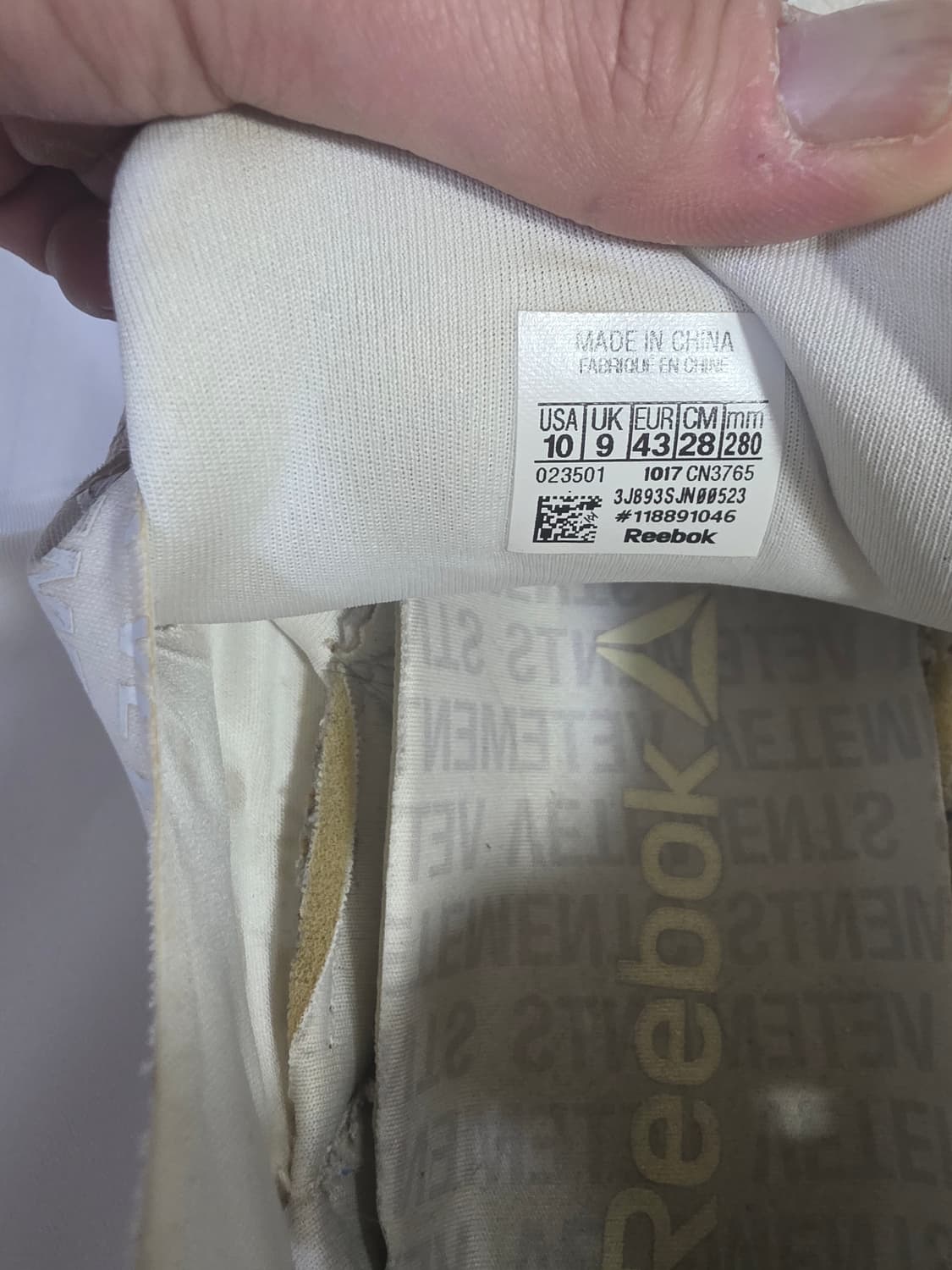 [VETEMENT x Reebok] 베트멍 리복 퓨리 상품이미지4