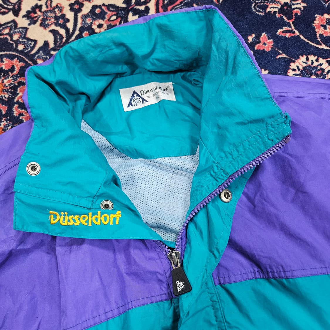 DUSSELDORF 빈티지 고프코어 바람막이 자켓 상품이미지4