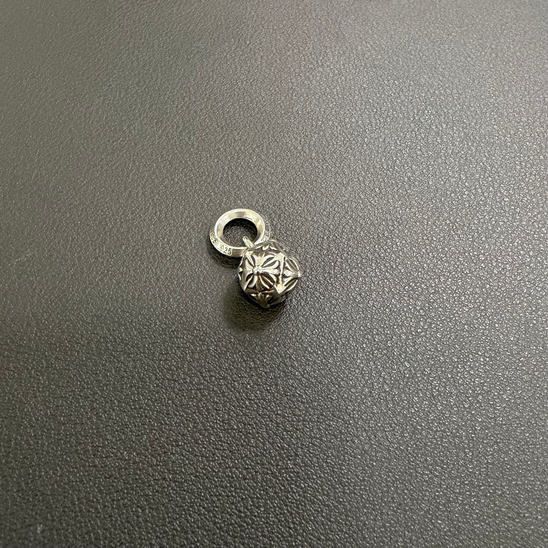 크롬하츠 피라미드 볼 펜던트 상품이미지2